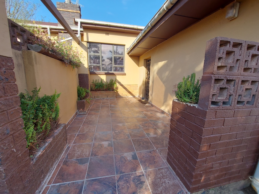 3 Bedroom Property for Sale in Van Riebeeck Hoogte Eastern Cape